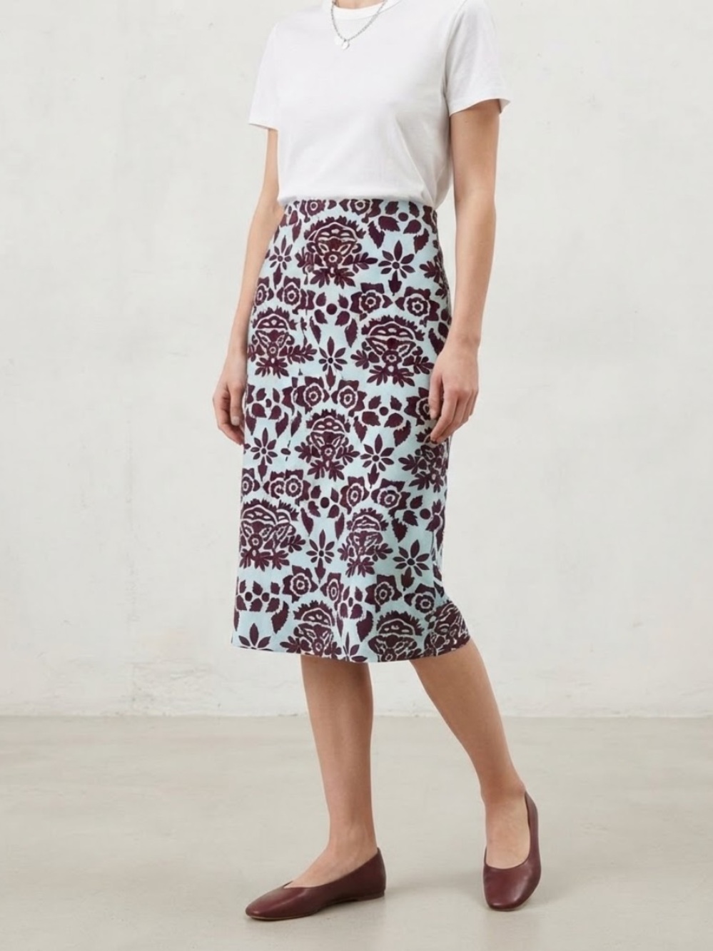 Tibi Floral Damask Pencil Skirt Size 4 Light Blue Maroon 100% Cotton 25" Length